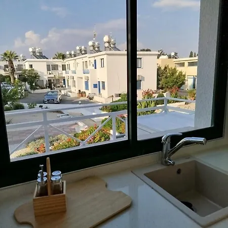 Апартаменты Pool Sight Center Location 2 Bedrooms *